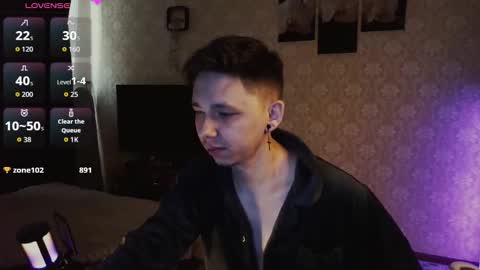 Snapshot of emveeboy96 chatting on February 22, 7:40 am emveeboy96 online show from February 22, 7:40 am