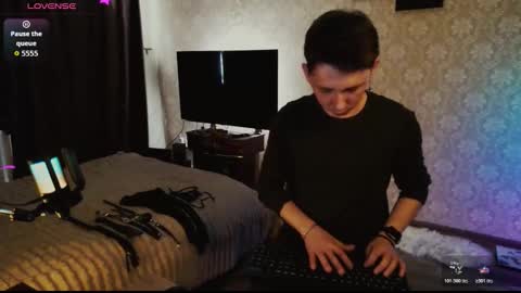 Snapshot of emveeboy96 chatting on March 14, 8:42 am emveeboy96 online show from March 14, 8:42 am