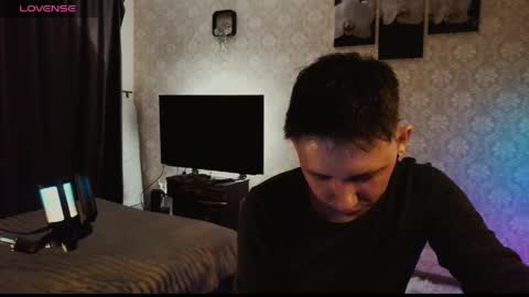 Snapshot of emveeboy96 chatting on March 16, 8:35 pm emveeboy96 online show from March 16, 8:35 pm