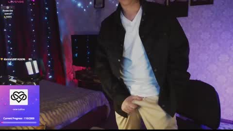 Snapshot of emveeboy96 chatting on April 12, 8:14 pm emveeboy96 online show from April 12, 8:14 pm