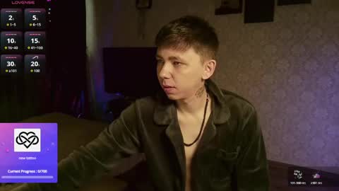 Snapshot of emveeboy96 chatting on April 19, 7:51 am emveeboy96 online show from April 19, 7:51 am
