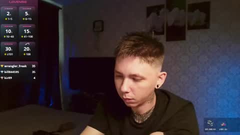 Snapshot of emveeboy96 chatting on May 16, 6:32 am emveeboy96 online show from May 16, 6:32 am
