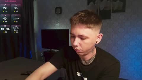 Snapshot of emveeboy96 chatting on May 18, 8:42 am emveeboy96 online show from May 18, 8:42 am