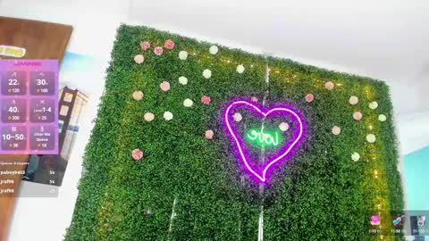 Snapshot of emy_0 chatting on December 17, 9:17 am Emy online show from December 17, 9:17 am