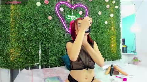 Snapshot of emy_0 chatting on December 21, 3:36 am Emy online show from December 21, 3:36 am