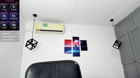 Snapshot of emy_0 chatting on December 27, 6:14 am Emy online show from December 27, 6:14 am