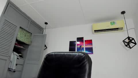 Snapshot of emy_0 chatting on January 14, 3:22 am Emy online show from January 14, 3:22 am