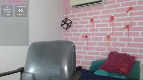 Snapshot of emy_0 chatting on March 1, 7:37 pm Emy online show from March 1, 7:37 pm