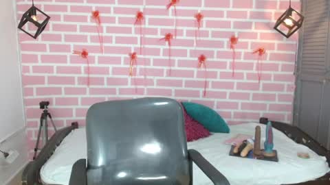 Snapshot of emy_0 chatting on March 5, 8:53 pm Emy online show from March 5, 8:53 pm