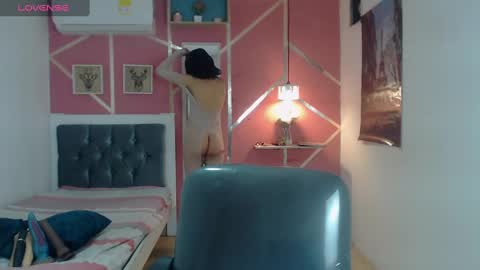 Snapshot of emy_0 chatting on March 6, 3:24 am Emy online show from March 6, 3:24 am