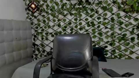 Snapshot of emy_0 chatting on January 8, 8:11 pm Emy online show from January 8, 8:11 pm