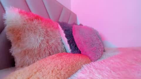 Snapshot of emy_colee chatting on December 18, 11:02 am Emy online show from December 18, 11:02 am