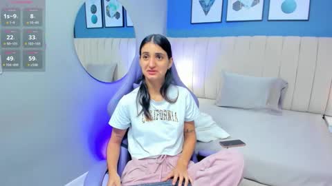 Snapshot of emy_ferrer chatting on March 5, 11:28 am emy_ferrer online show from March 5, 11:28 am