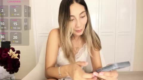 emyconneer online show from February 21, 6:42 pm