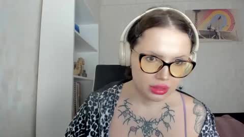 emydeliro online show from April 17, 5:49 pm