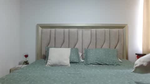 Snapshot of emyiirose chatting on February 22, 9:13 pm ig carolinagm 1 online show from February 22, 9:13 pm