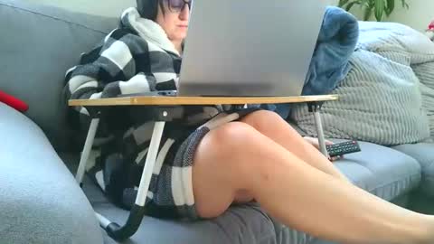 Snapshot of emyxxl chatting on February 3, 2:33 pm emyxxl online show from February 3, 2:33 pm