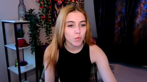 enchanted_bella online show from March 24, 10:09 am