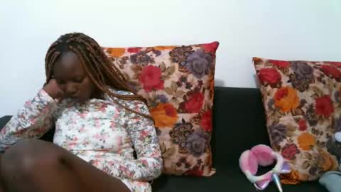 Vee online show from March 28, 7:24 pm