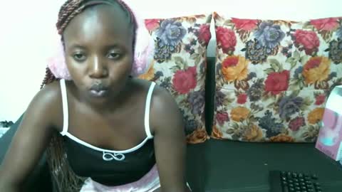 Vee online show from April 5, 1:30 pm