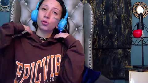 Snapshot of enchantressqueen chatting on April 20, 12:19 pm EnchantressQueen online show from April 20, 12:19 pm