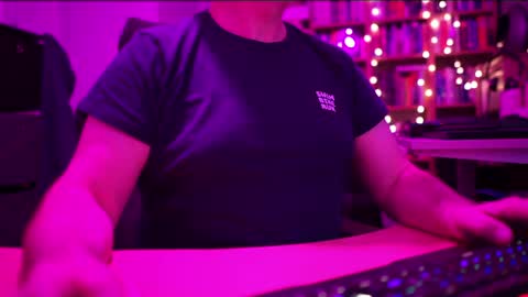 Snapshot of energybra chatting on June 28, 9:10 pm uk online show from June 28, 9:10 pm