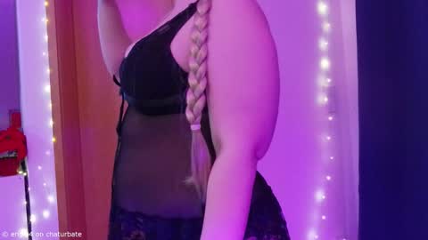 Engl Ailu online show from February 3, 9:09 pm