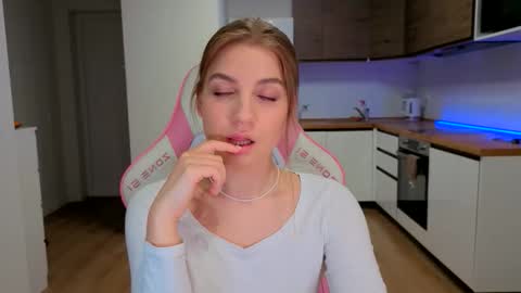 enjoyeverymoment_ online show from March 18, 4:54 pm