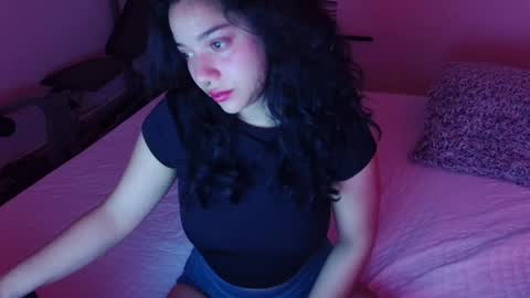 Snapshot of enmaverhoeven chatting on March 29, 10:04 am EmmaVerhoeven online show from March 29, 10:04 am