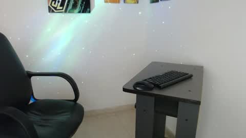 Snapshot of enriblack92 chatting on December 31, 6:27 am enriblack92 online show from December 31, 6:27 am