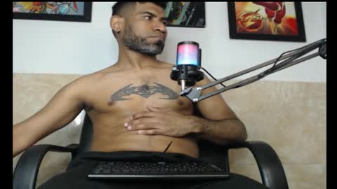 Snapshot of enriblack92 chatting on November 5, 4:45 am enriblack92 online show from November 5, 4:45 am