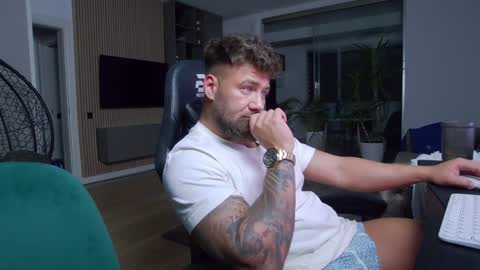 Erik online show from January 31, 7:29 pm