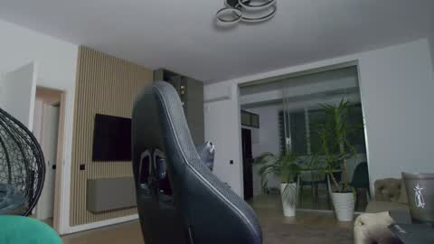 Erik online show from February 1, 8:37 pm