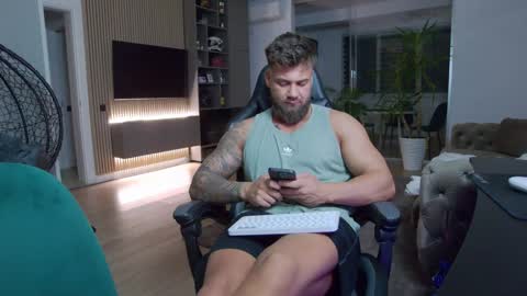 Erik online show from February 7, 8:10 pm