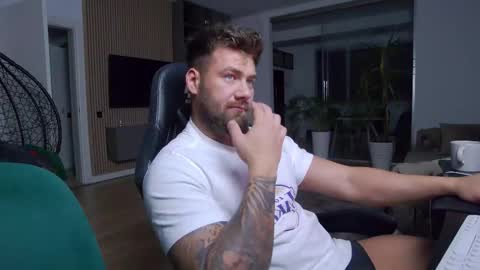 Erik online show from February 23, 7:07 pm