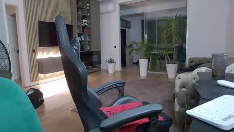 Erik online show from February 26, 7:49 pm