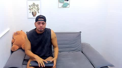 Snapshot of enrique_villa23 chatting on December 30, 7:21 pm enrique online show from December 30, 7:21 pm