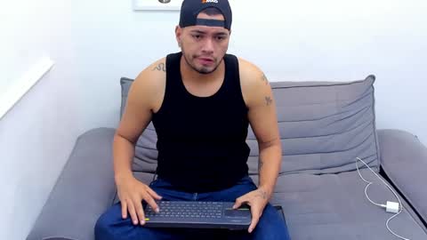 Snapshot of enrique_villa23 chatting on January 7, 6:14 pm enrique online show from January 7, 6:14 pm