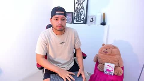 Snapshot of enrique_villa23 chatting on January 13, 11:52 am enrique online show from January 13, 11:52 am
