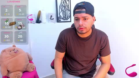 Snapshot of enrique_villa23 chatting on January 19, 1:44 pm enrique online show from January 19, 1:44 pm