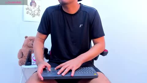 Snapshot of enrique_villa23 chatting on January 25, 12:37 pm enrique online show from January 25, 12:37 pm