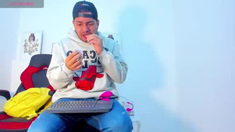 Snapshot of enrique_villa23 chatting on January 27, 12:48 pm enrique online show from January 27, 12:48 pm