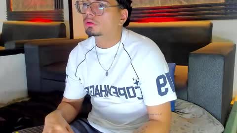 Snapshot of enrique_villa23 chatting on September 22, 12:07 pm enrique online show from September 22, 12:07 pm