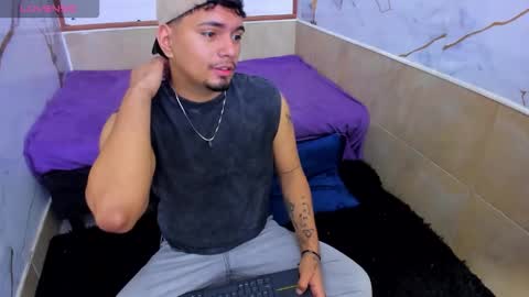 Snapshot of enrique_villa23 chatting on September 28, 12:10 pm enrique online show from September 28, 12:10 pm