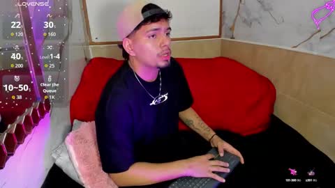 Snapshot of enrique_villa23 chatting on October 2, 12:23 pm enrique online show from October 2, 12:23 pm