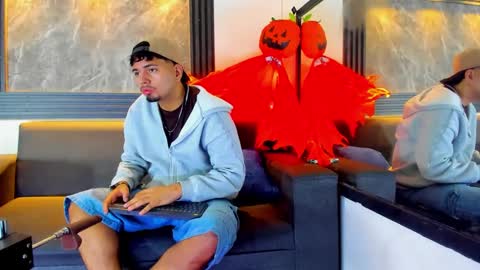 Snapshot of enrique_villa23 chatting on October 9, 12:25 pm enrique online show from October 9, 12:25 pm
