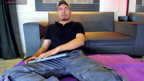 Snapshot of enrique_villa23 chatting on October 12, 12:59 pm enrique online show from October 12, 12:59 pm