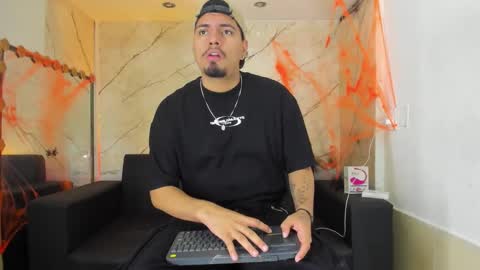 Snapshot of enrique_villa23 chatting on October 22, 1:55 pm enrique online show from October 22, 1:55 pm