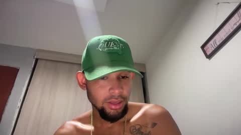Snapshot of enyel_100 chatting on May 1, 8:19 am enyel_100 online show from May 1, 8:19 am