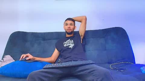 Snapshot of enyel_100 chatting on May 2, 2:05 am enyel_100 online show from May 2, 2:05 am